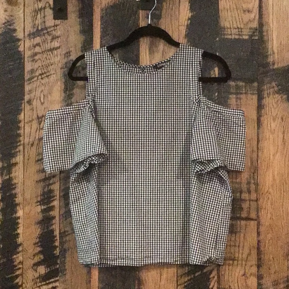 EXPRESS Top w/cold shoulders.